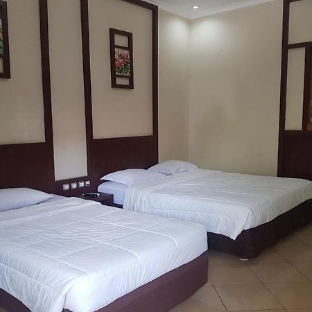 Oyo 2671 Wisma Djaja Syariah Bojonegoro Extérieur photo