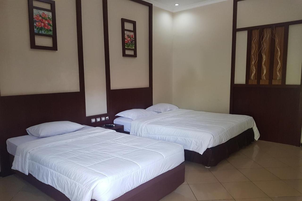 Oyo 2671 Wisma Djaja Syariah Bojonegoro Extérieur photo