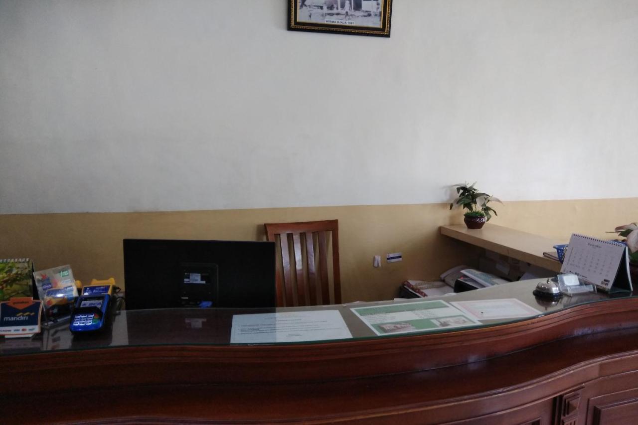 Oyo 2671 Wisma Djaja Syariah Bojonegoro Extérieur photo