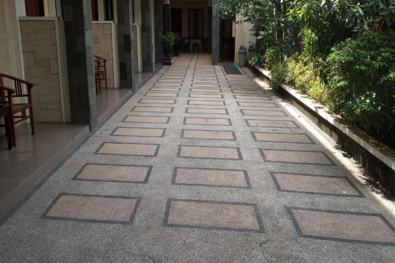 Oyo 2671 Wisma Djaja Syariah Bojonegoro Extérieur photo