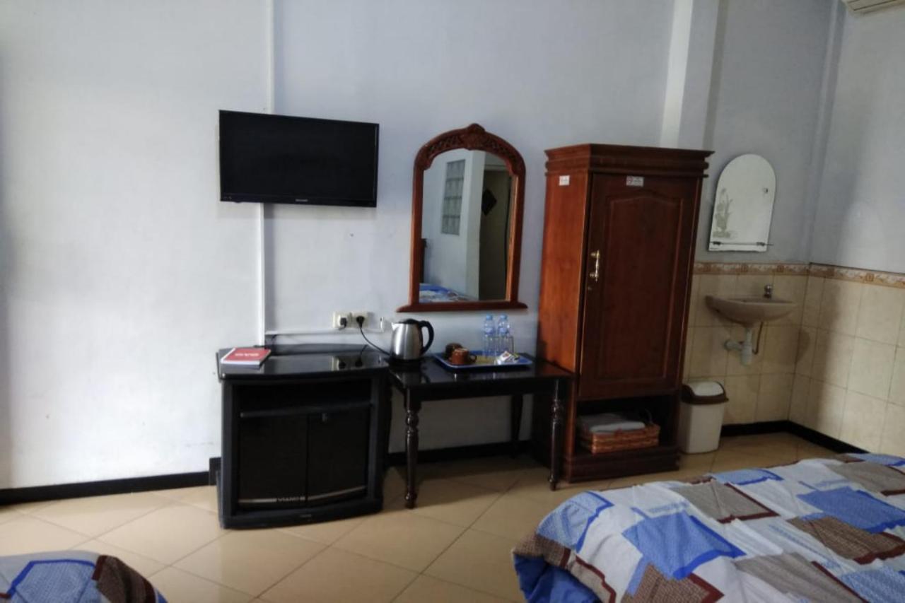 Oyo 2671 Wisma Djaja Syariah Bojonegoro Extérieur photo