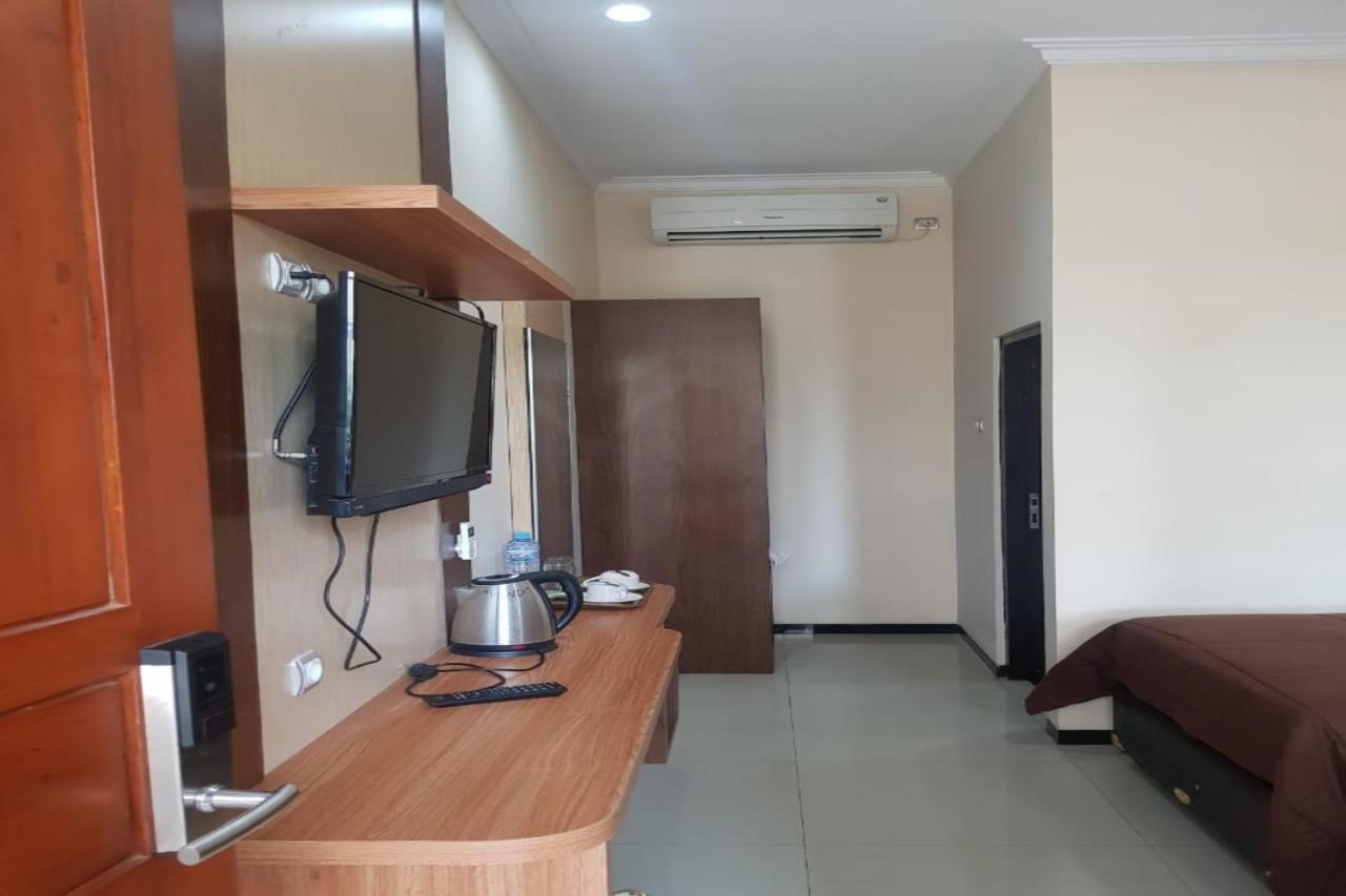 Oyo 2671 Wisma Djaja Syariah Bojonegoro Extérieur photo